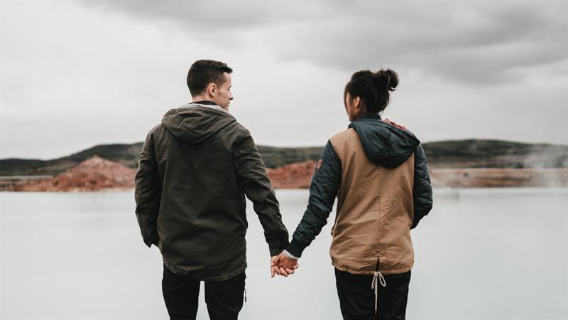 Couple traveling Iceland