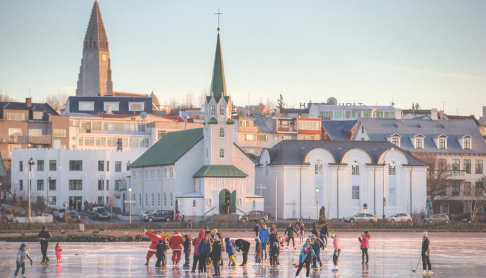 Christmas Skating Tjörnin.png