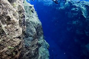 Viewing the deep fissures underwater